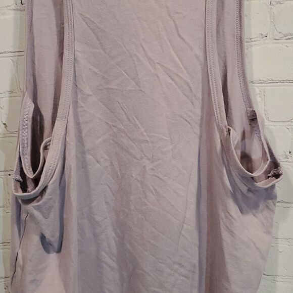 Girl's Under Armour loose fit heatgear tank tops - Picture 7 of 8